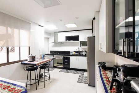 Apartamento à venda com 159m², 4 quartos e 2 vagas Apartamento à venda com 159m², 4 quartos e 2 vagasCozinha