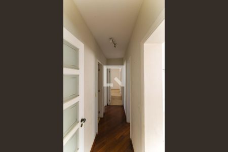 Corredor de apartamento para alugar com 3 quartos, 120m² em Vila Andrade, São Paulo