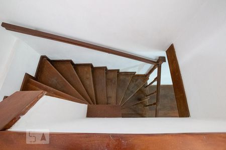 Casa para alugar com 160m², 3 quartos e 2 vagasEscada