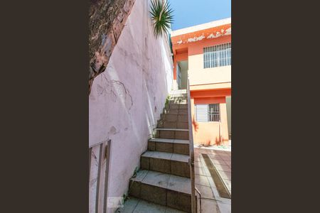 Casa para alugar com 160m², 3 quartos e 2 vagasEscada