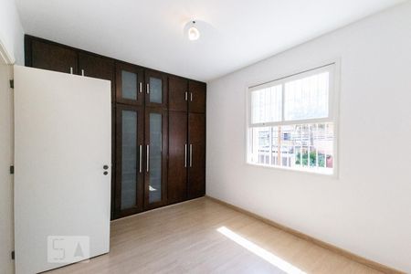 Quarto 2 de casa para alugar com 3 quartos, 160m² em Vila Olímpia, São Paulo