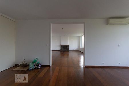 Sala de casa de condomínio à venda com 4 quartos, 500m² em Jardim Guedala, São Paulo