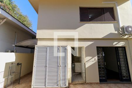 Casa à venda com 250m², 3 quartos e 2 vagas Casa à venda com 250m², 3 quartos e 2 vagasQuintal