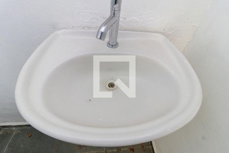 Casa à venda com 250m², 3 quartos e 2 vagas Casa à venda com 250m², 3 quartos e 2 vagasEdícula - Banheiro