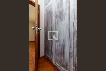 Casa à venda com 250m², 3 quartos e 2 vagas Casa à venda com 250m², 3 quartos e 2 vagasSuíte - Closet