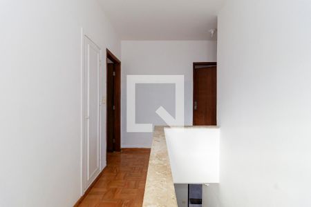 Casa à venda com 250m², 3 quartos e 2 vagas Casa à venda com 250m², 3 quartos e 2 vagasCorredor