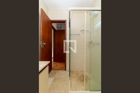 Casa à venda com 250m², 3 quartos e 2 vagas Casa à venda com 250m², 3 quartos e 2 vagasSuíte - Banheiro