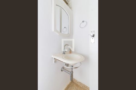 Casa à venda com 250m², 3 quartos e 2 vagas Casa à venda com 250m², 3 quartos e 2 vagasLavabo