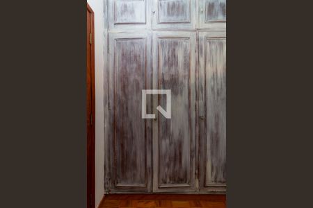 Casa à venda com 250m², 3 quartos e 2 vagas Casa à venda com 250m², 3 quartos e 2 vagasSuíte - Closet