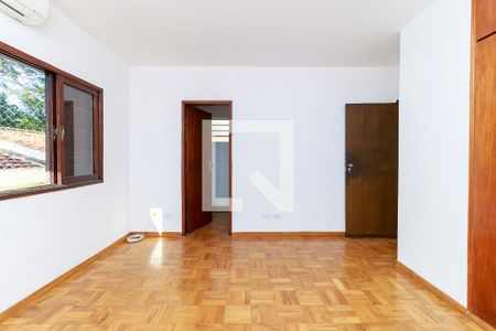 Casa à venda com 250m², 3 quartos e 2 vagas Casa à venda com 250m², 3 quartos e 2 vagasSuíte