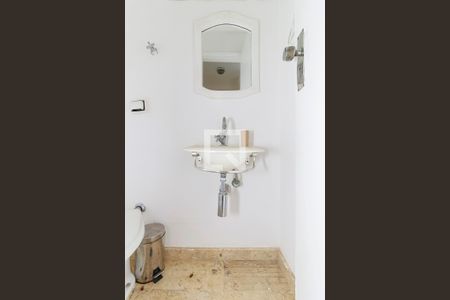 Casa à venda com 250m², 3 quartos e 2 vagas Casa à venda com 250m², 3 quartos e 2 vagasLavabo