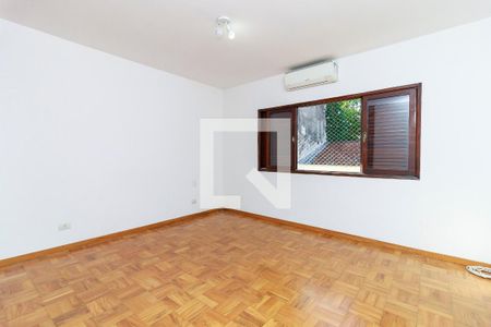 Casa à venda com 250m², 3 quartos e 2 vagas Casa à venda com 250m², 3 quartos e 2 vagasSuíte