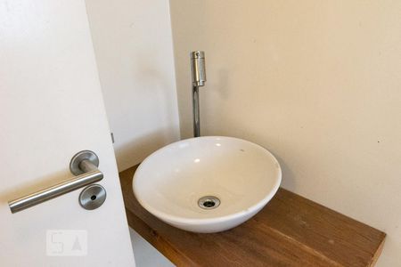 Apartamento à venda com 130m², 3 quartos e 2 vagasBanheiro de Serviço - Torneira