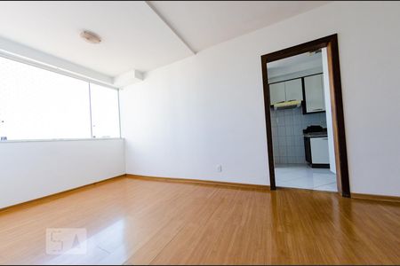 Sala de apartamento para alugar com 3 quartos, 74m² em Calafate, Belo Horizonte