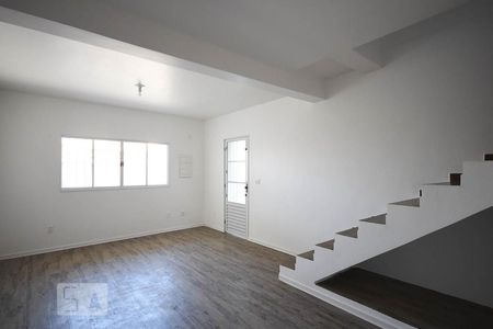 Casa para alugar com 100m², 2 quartos e 2 vagasSala