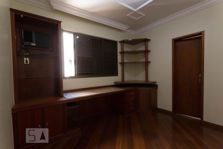 Apartamento à venda com 218m², 4 quartos e 2 vagas Apartamento à venda com 218m², 4 quartos e 2 vagasSuíte 2