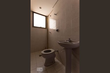Apartamento à venda com 218m², 4 quartos e 2 vagas Apartamento à venda com 218m², 4 quartos e 2 vagasBanheiro de serviço