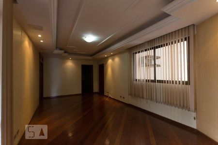 Apartamento à venda com 218m², 4 quartos e 2 vagas Apartamento à venda com 218m², 4 quartos e 2 vagasSala de jantar