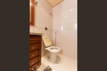 Apartamento à venda com 218m², 4 quartos e 2 vagas Apartamento à venda com 218m², 4 quartos e 2 vagasBanheiro