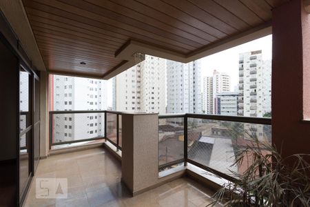 Apartamento à venda com 218m², 4 quartos e 2 vagas Apartamento à venda com 218m², 4 quartos e 2 vagasVaranda