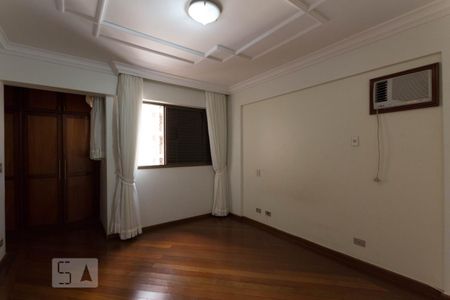 Apartamento à venda com 218m², 4 quartos e 2 vagas Apartamento à venda com 218m², 4 quartos e 2 vagasSuíte 1