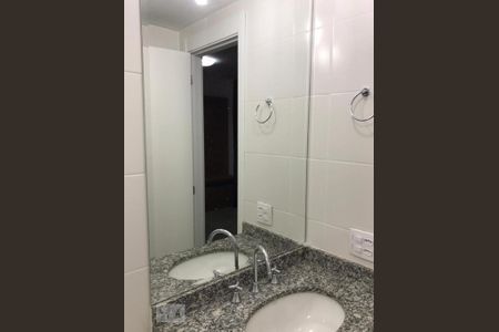 Banheiro de kitnet/studio para alugar com 1 quarto, 26m² em Campos Elíseos, São Paulo