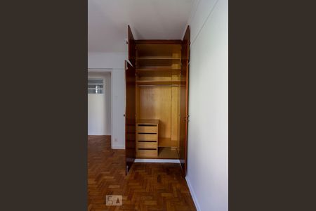 Quarto 1 - Armários de apartamento para alugar com 2 quartos, 68m² em Bela Vista, São Paulo