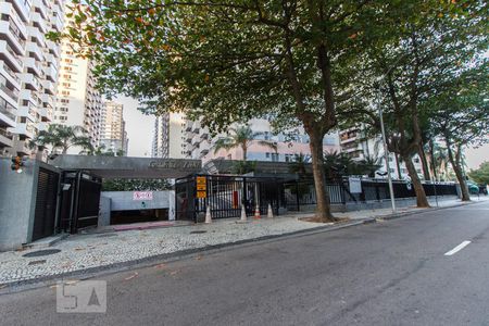 Apartamento à venda com 80m², 2 quartos e 1 vaga Apartamento à venda com 80m², 2 quartos e 1 vagaFachada