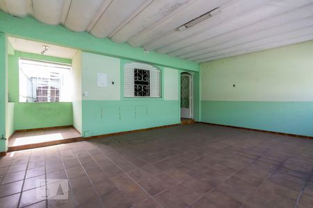 Casa à venda com 210m², 3 quartos e 2 vagas Casa à venda com 210m², 3 quartos e 2 vagasVaranda