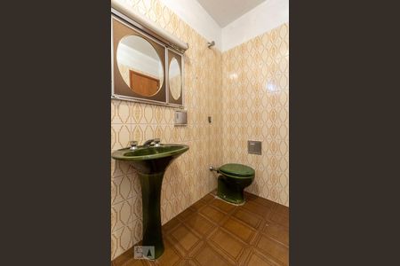 Casa à venda com 210m², 3 quartos e 2 vagas Casa à venda com 210m², 3 quartos e 2 vagasBanheiro