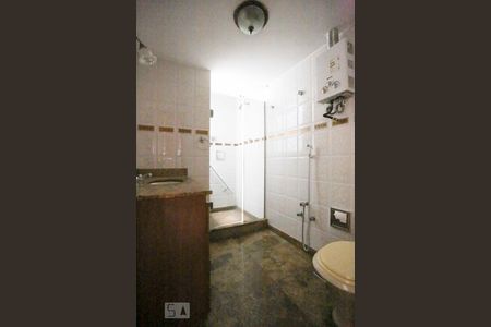 banheiro 1 de apartamento para alugar com 3 quartos, 200m² em Icaraí, Niterói