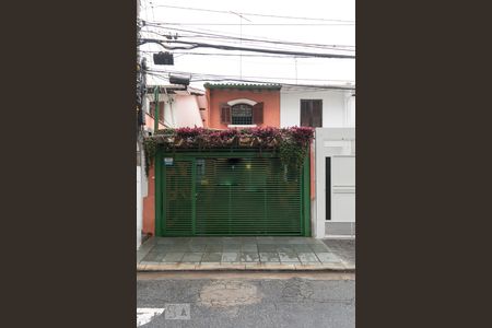 Casa à venda com 135m², 2 quartos e 2 vagas Casa à venda com 135m², 2 quartos e 2 vagasFachada