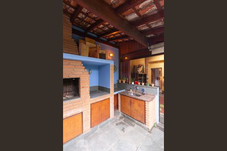 Casa à venda com 135m², 2 quartos e 2 vagas Casa à venda com 135m², 2 quartos e 2 vagasQuintal churrasqueira