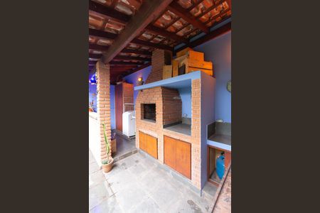 Casa à venda com 135m², 2 quartos e 2 vagas Casa à venda com 135m², 2 quartos e 2 vagasQuintal churrasqueira