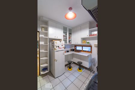 Casa à venda com 135m², 2 quartos e 2 vagas Casa à venda com 135m², 2 quartos e 2 vagasCozinha