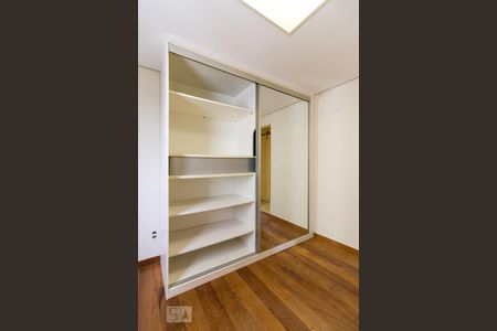 Apartamento à venda com 90m², 3 quartos e 2 vagas Apartamento à venda com 90m², 3 quartos e 2 vagasQuarto 1 - Armário