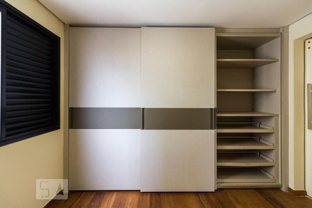 Apartamento à venda com 90m², 3 quartos e 2 vagas Apartamento à venda com 90m², 3 quartos e 2 vagasQuarto Suíte 3 - Armário