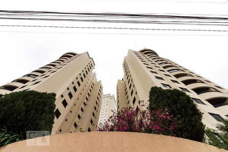 Apartamento à venda com 90m², 3 quartos e 2 vagas Apartamento à venda com 90m², 3 quartos e 2 vagasFachada