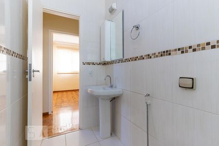 Banheiro de apartamento à venda com 2 quartos, 70m² em Cambuí, Campinas