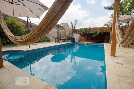 Casa à venda com 220m², 1 quarto e 1 vagaPiscina