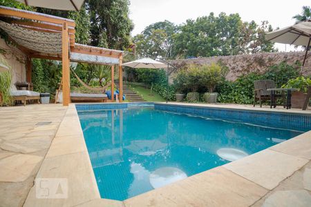 Casa à venda com 220m², 1 quarto e 1 vagaPiscina