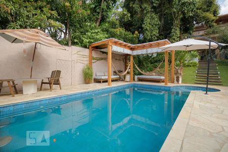 Casa à venda com 220m², 1 quarto e 1 vagaPiscina