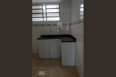 Cozinha de casa de condomínio à venda com 2 quartos, 65m² em Santa Amélia, Belo Horizonte