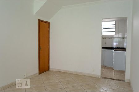 Sala de casa de condomínio à venda com 2 quartos, 65m² em Santa Amélia, Belo Horizonte