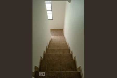 Casa de condomínio à venda com 65m², 2 quartos e 1 vaga Casa de condomínio à venda com 65m², 2 quartos e 1 vagaEscada