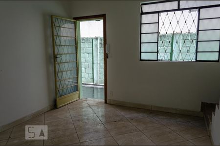 Sala de casa de condomínio à venda com 2 quartos, 65m² em Santa Amélia, Belo Horizonte
