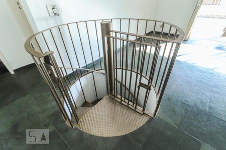 Apartamento à venda com 139m², 3 quartos e 1 vaga Apartamento à venda com 139m², 3 quartos e 1 vagaEscada para Escada para Segundo Andar - Cobertura