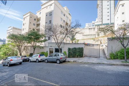 Apartamento para alugar com 60m², 2 quartos e 1 vagaFachada