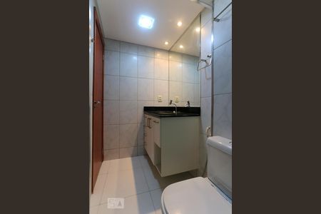 Apartamento à venda com 69m², 2 quartos e 1 vaga Apartamento à venda com 69m², 2 quartos e 1 vagaBanheiro da Suite