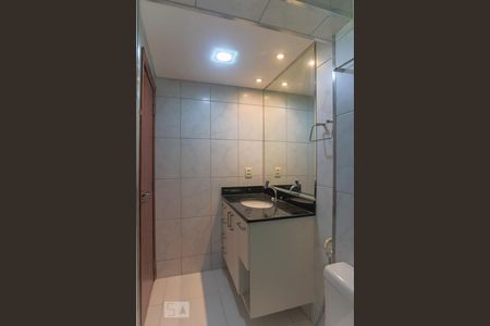 Apartamento à venda com 69m², 2 quartos e 1 vaga Apartamento à venda com 69m², 2 quartos e 1 vagaBanheiro da Suite